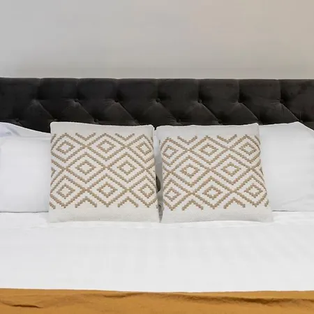Plum Guide - Trove Grand Apartment Rome